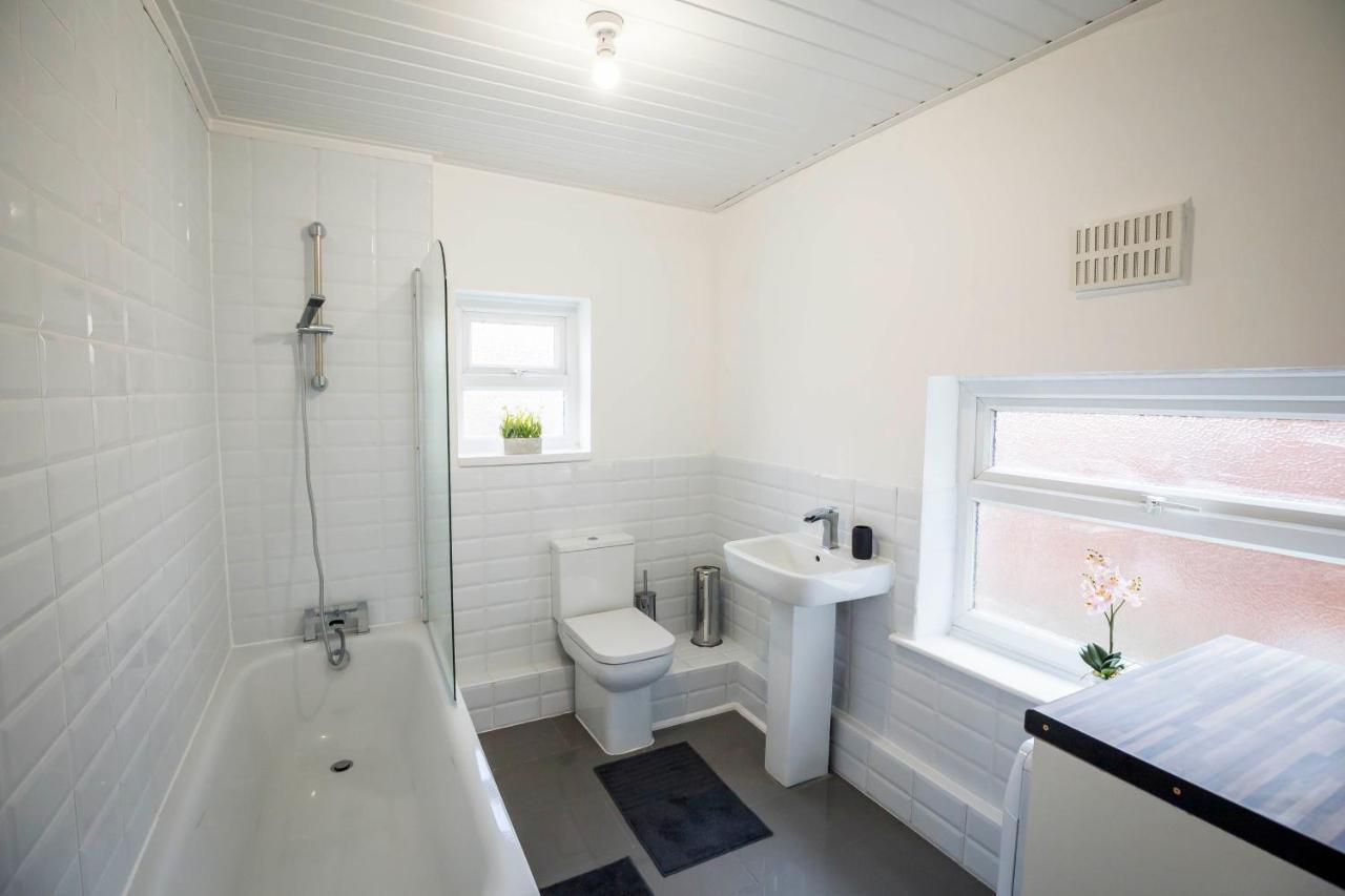 Spacious, Modern 4 Bed House Close To City Centre Chester Extérieur photo