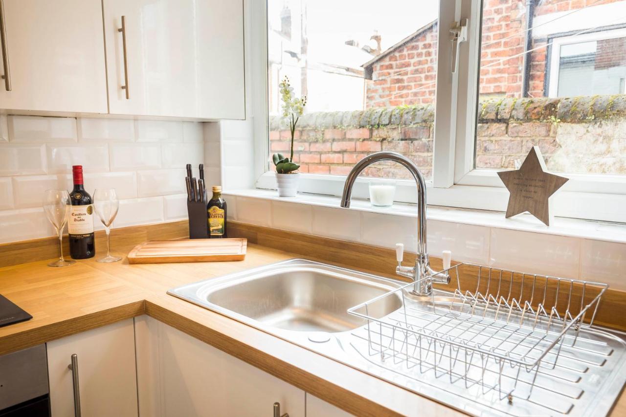 Spacious, Modern 4 Bed House Close To City Centre Chester Extérieur photo